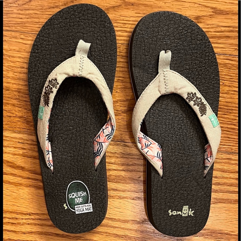 Nwot Sanuk Flip View 2